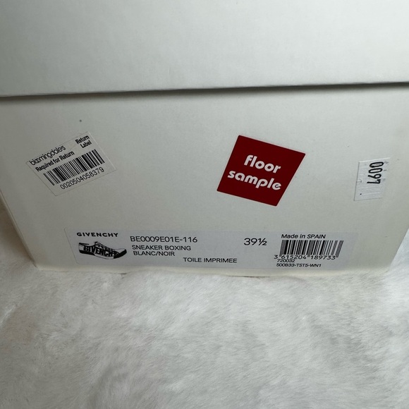 Givenchy Black and White Sneaker brand new with box - Picture 4 of 9